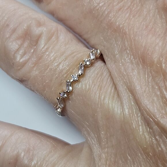 *Sale* Gold Tone Dainty Clear Round And Rectangular Rhinestone Ring Size 5.25 - Picture 6 of 12